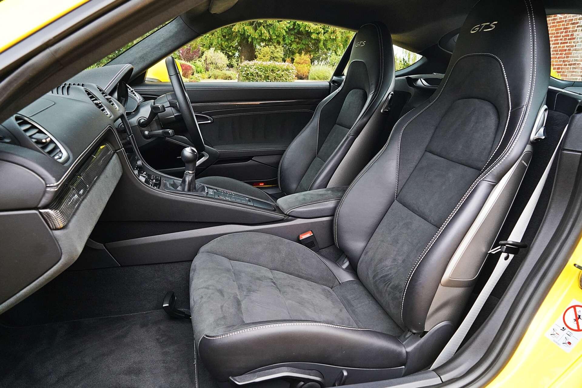 Porsche Cayman view 14
