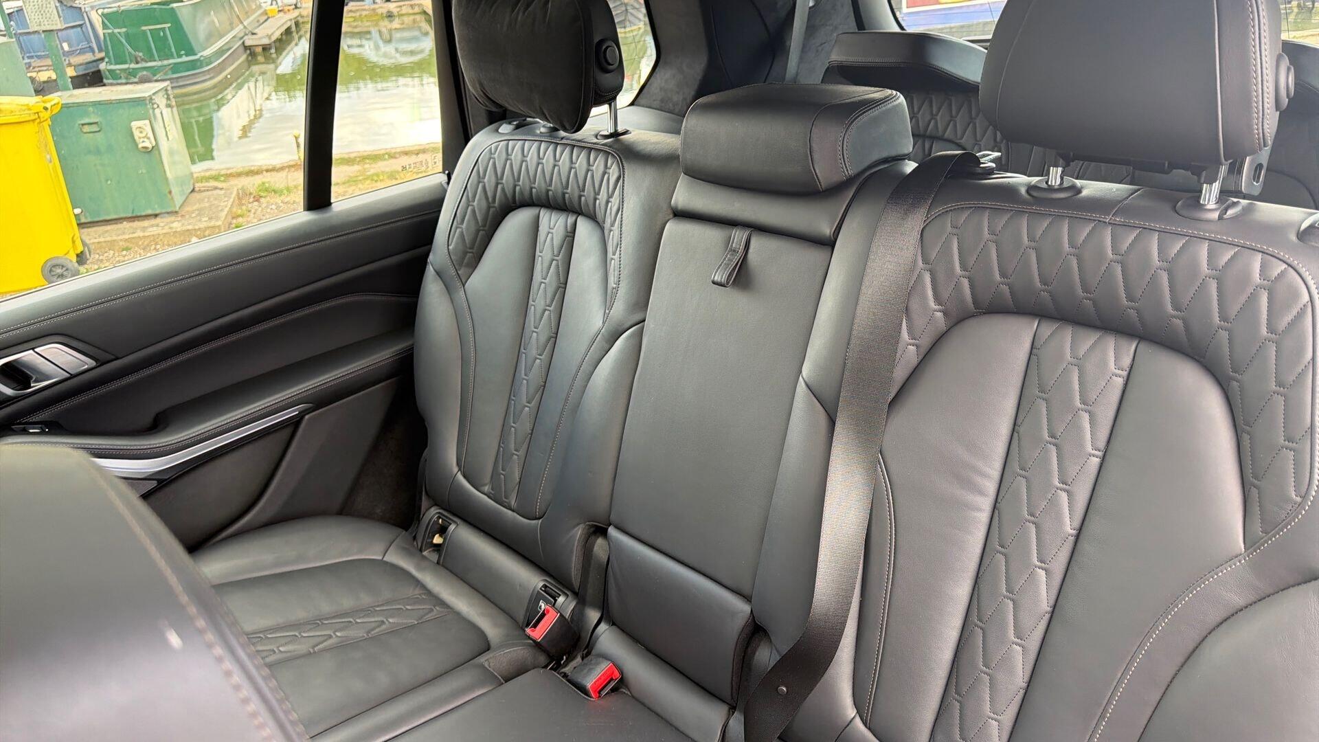 BMW X7 view 12