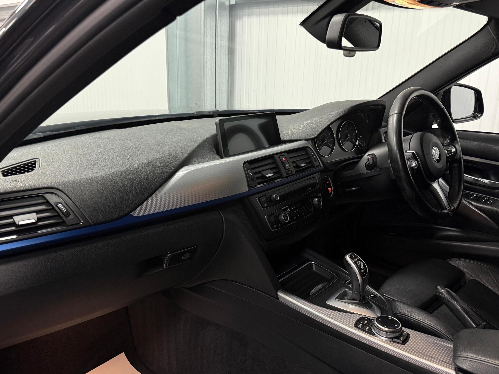BMW 3 Series view 16