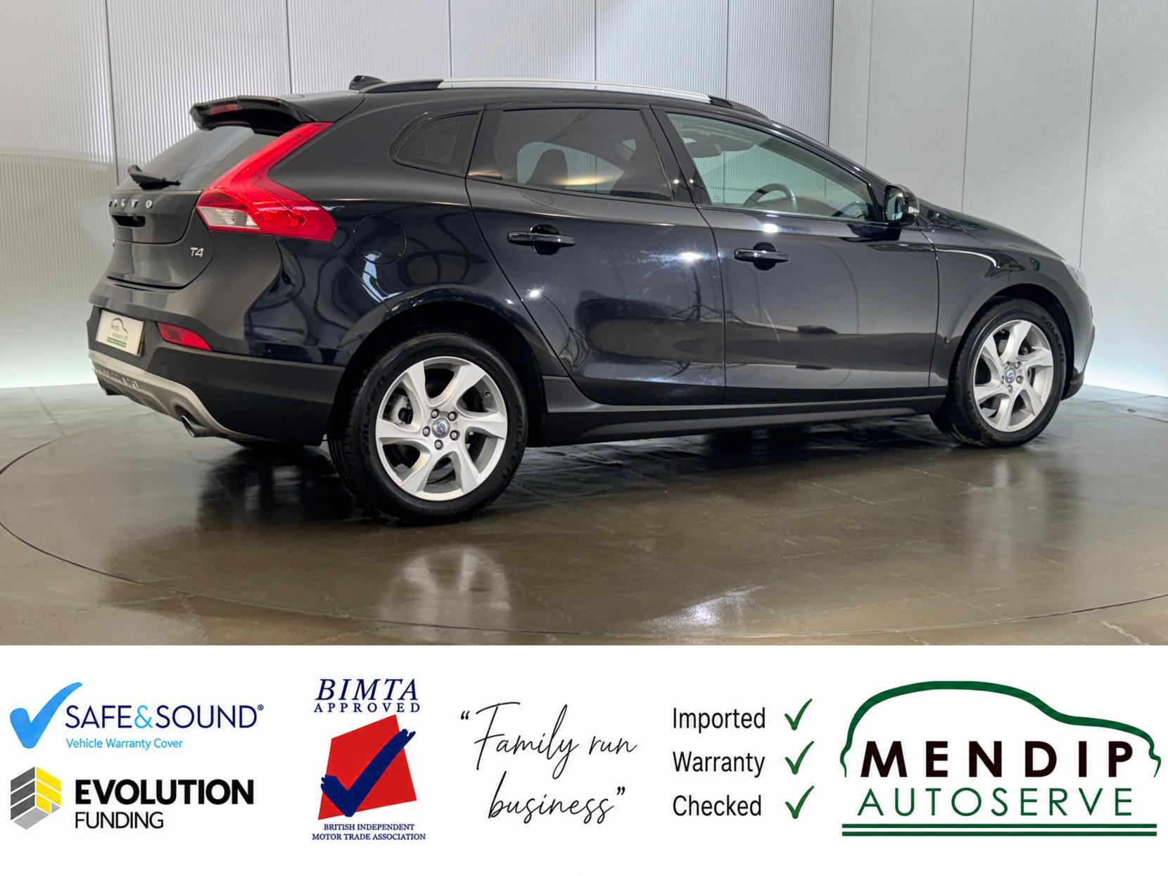 Volvo V40 Cross Country view 24