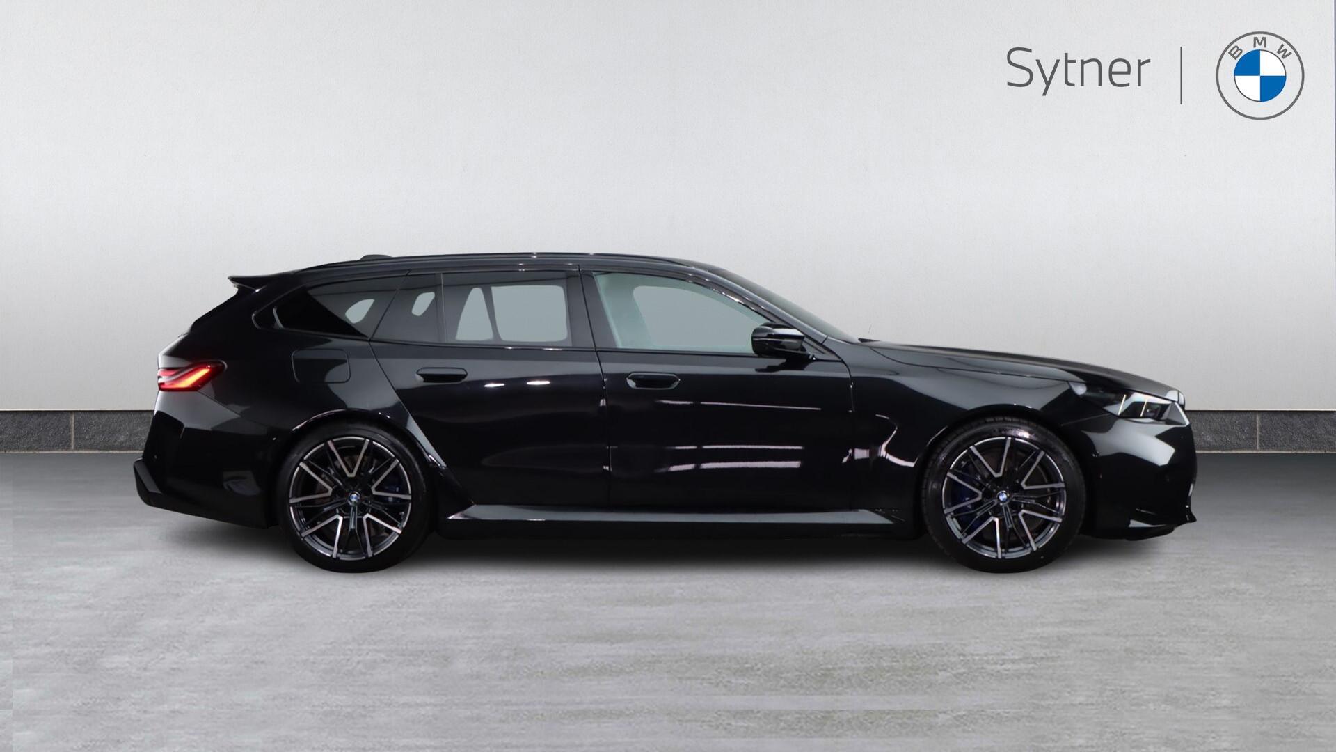BMW M5 view 3