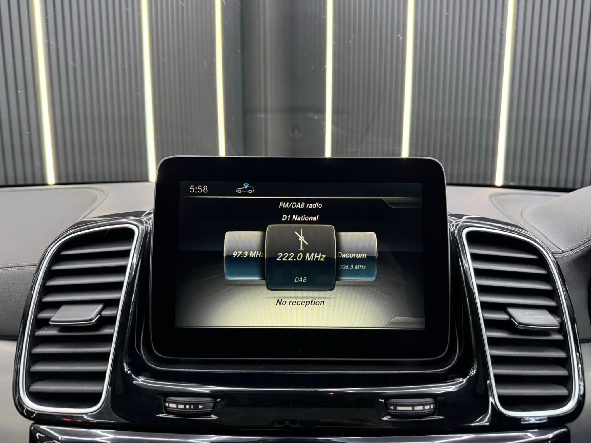 Mercedes-Benz Gle view 29