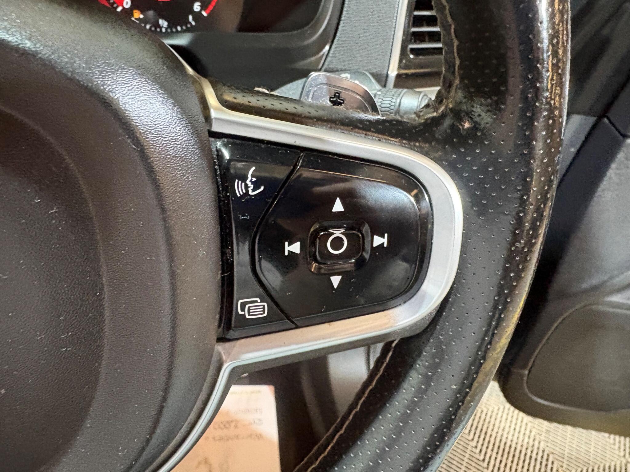 Volvo XC90 view 34