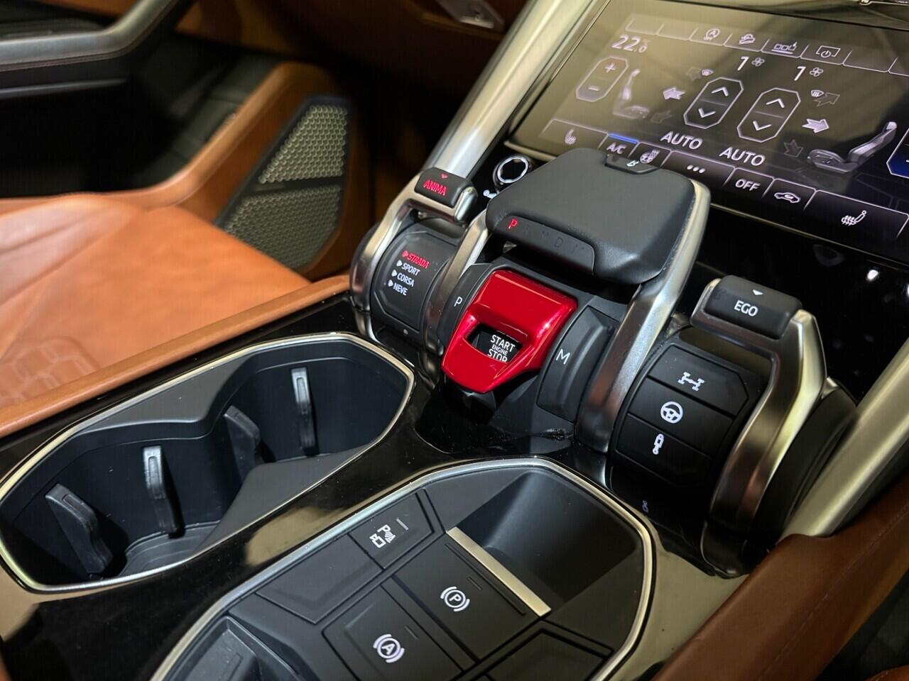 Lamborghini Urus view 18