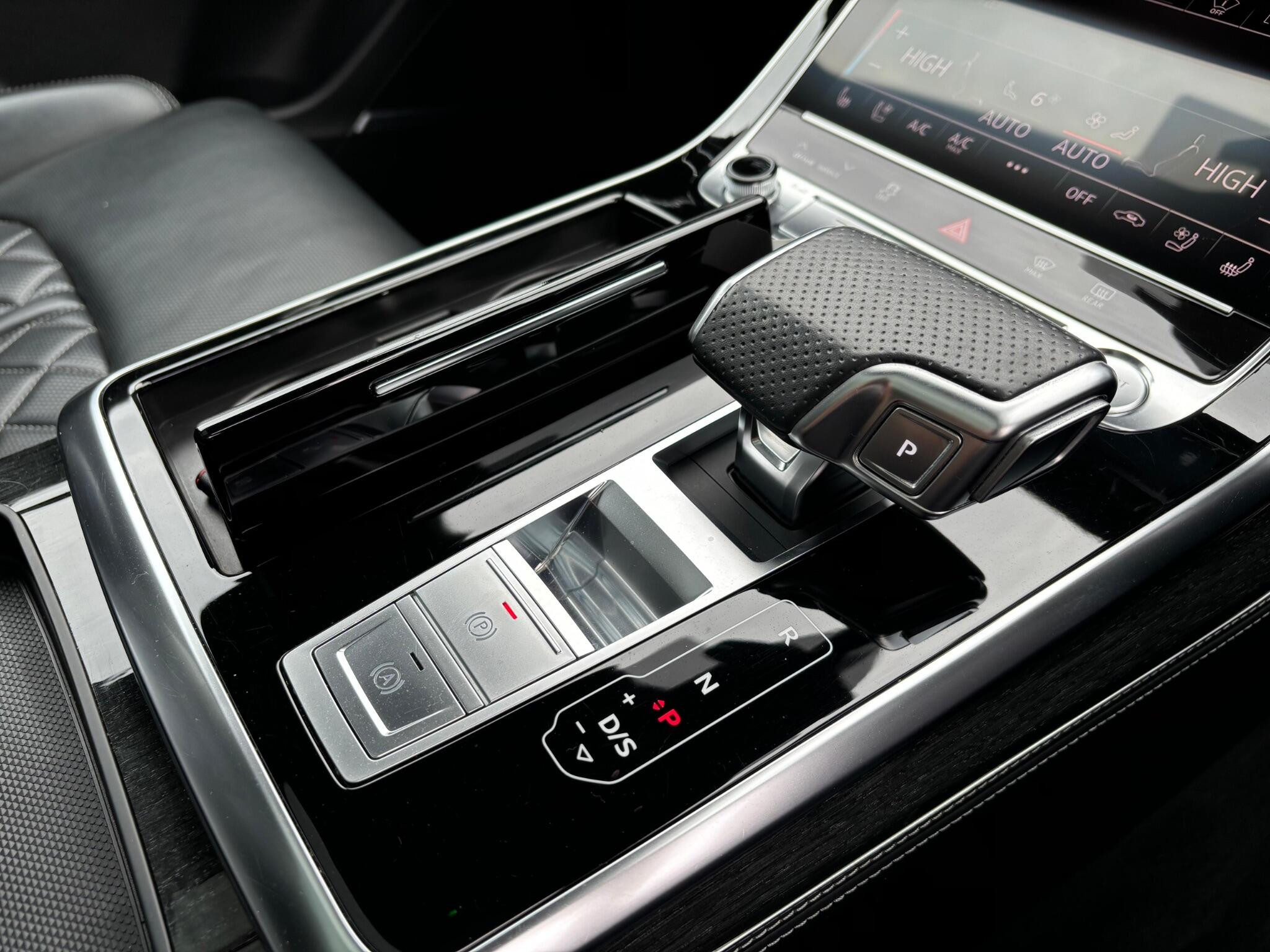 Audi Q8 view 17