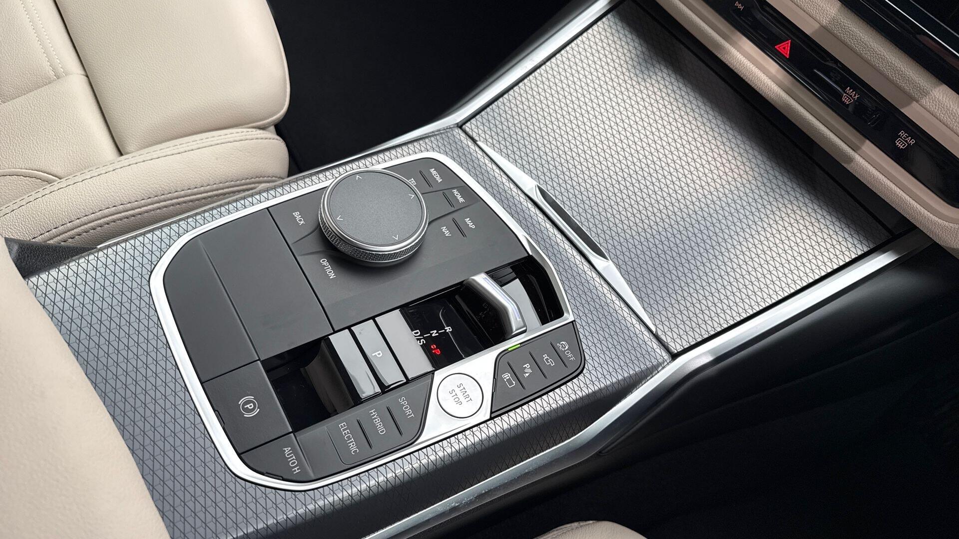 BMW 3 Series view 10