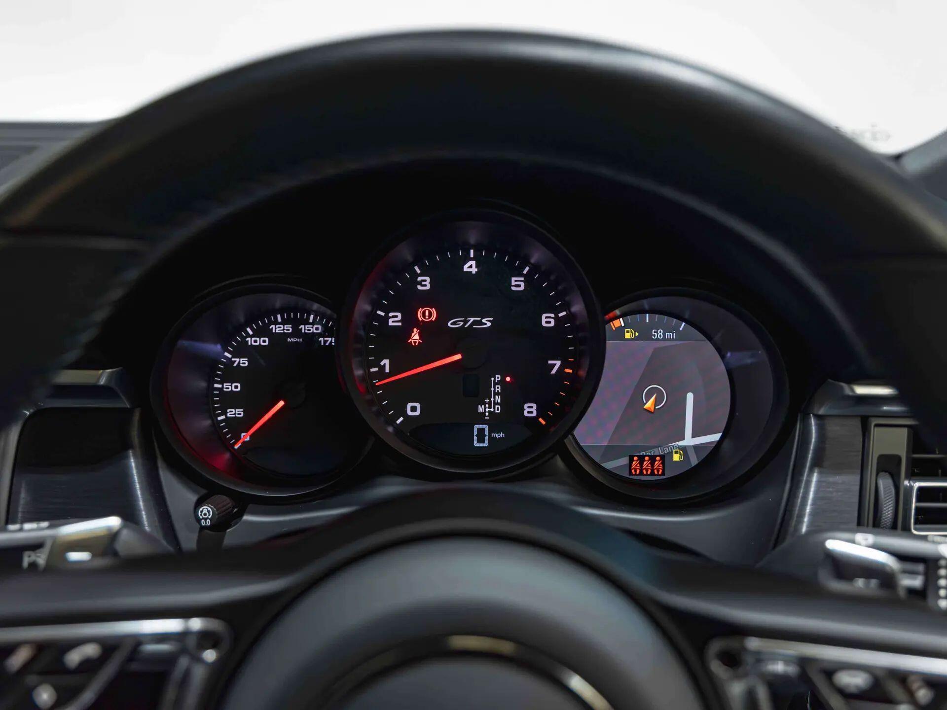 Porsche Macan view 18