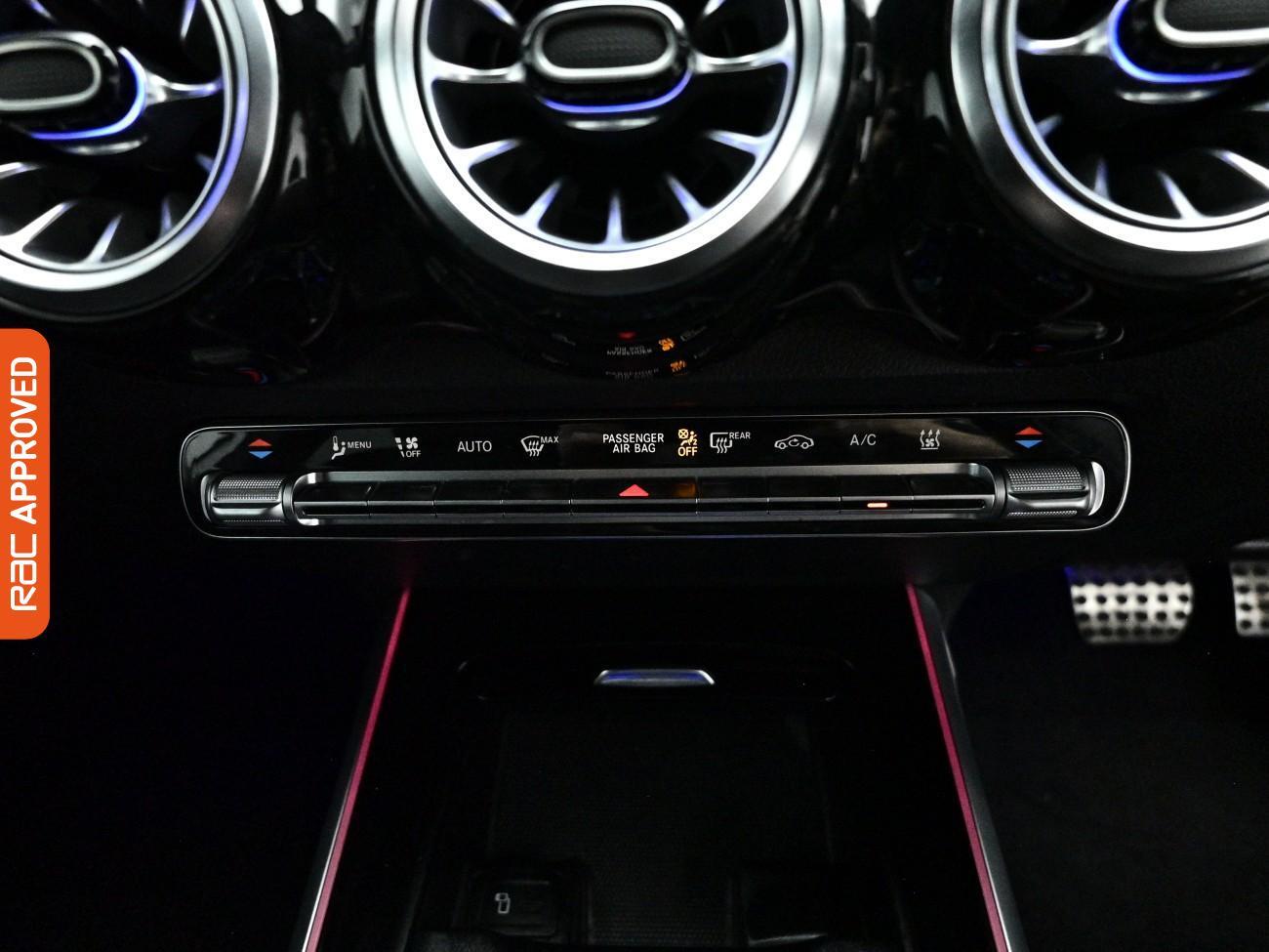 Mercedes-Benz Eqb view 22