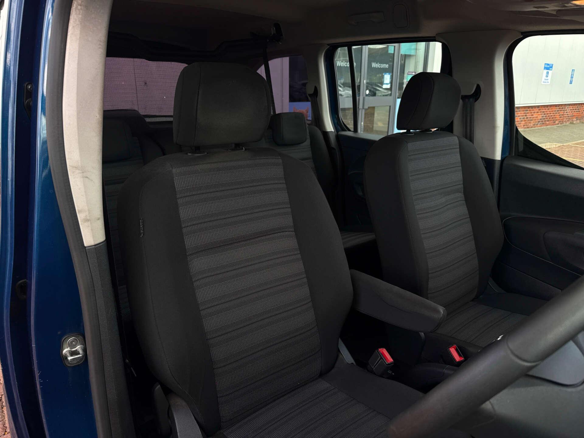 Vauxhall Combo Life view 18
