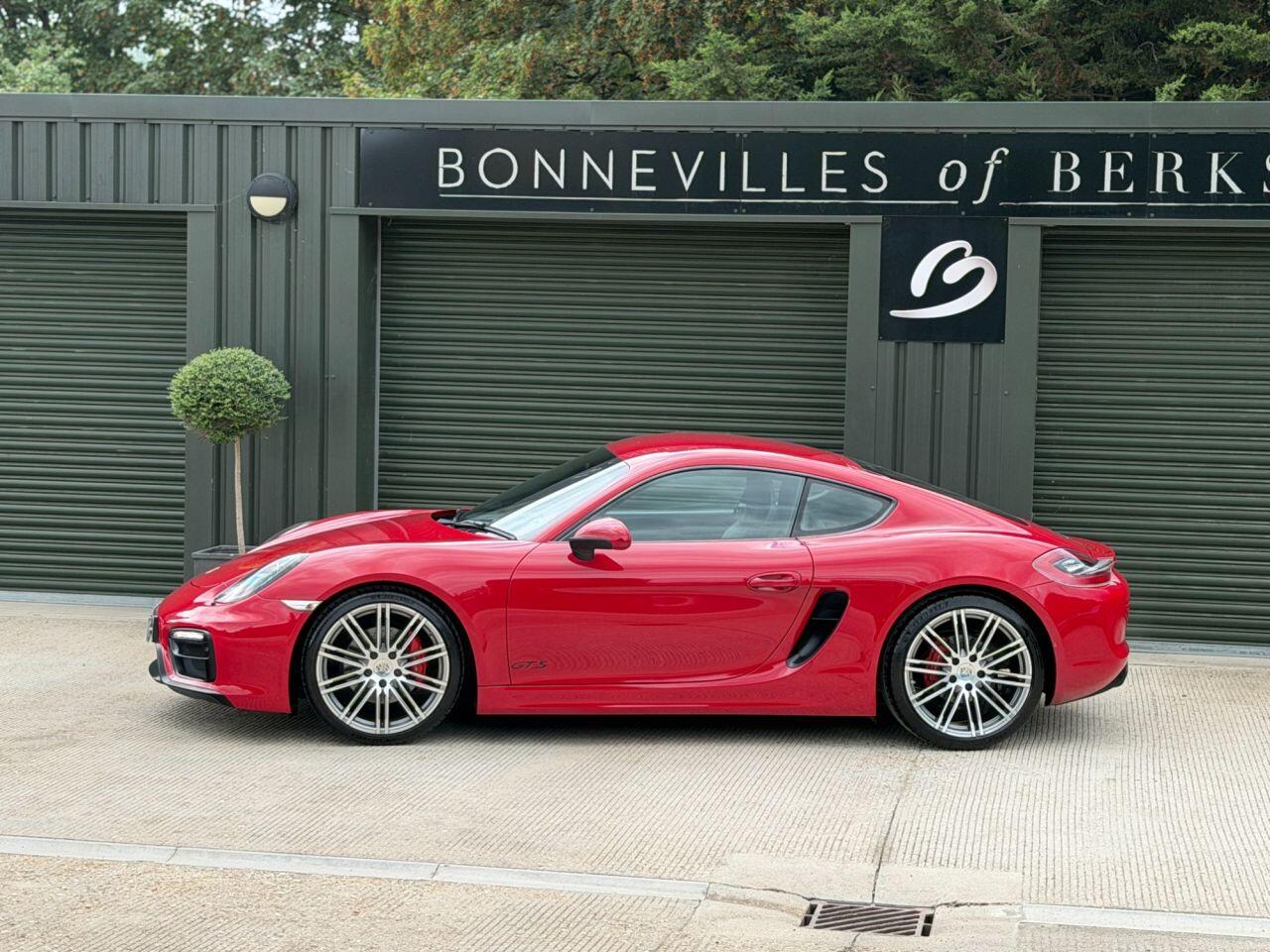 Porsche Cayman view 8