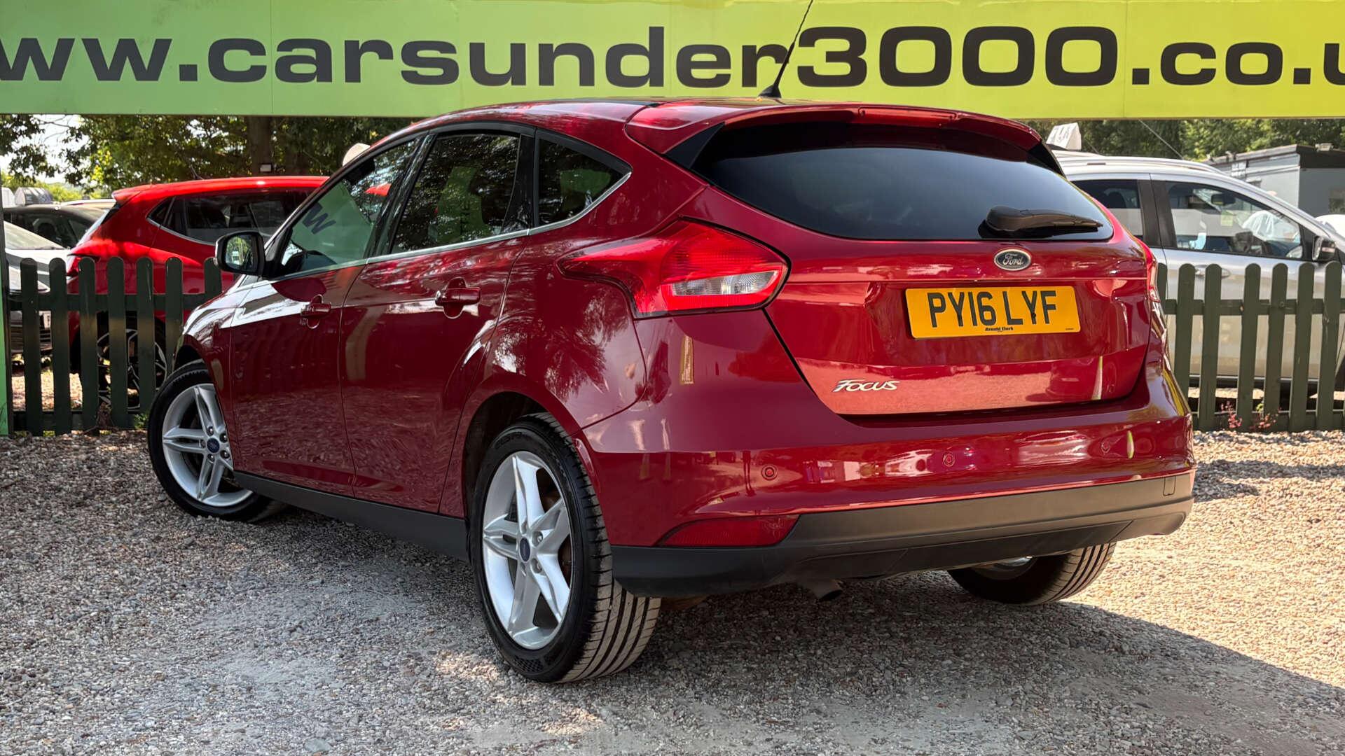 Ford Focus view 6