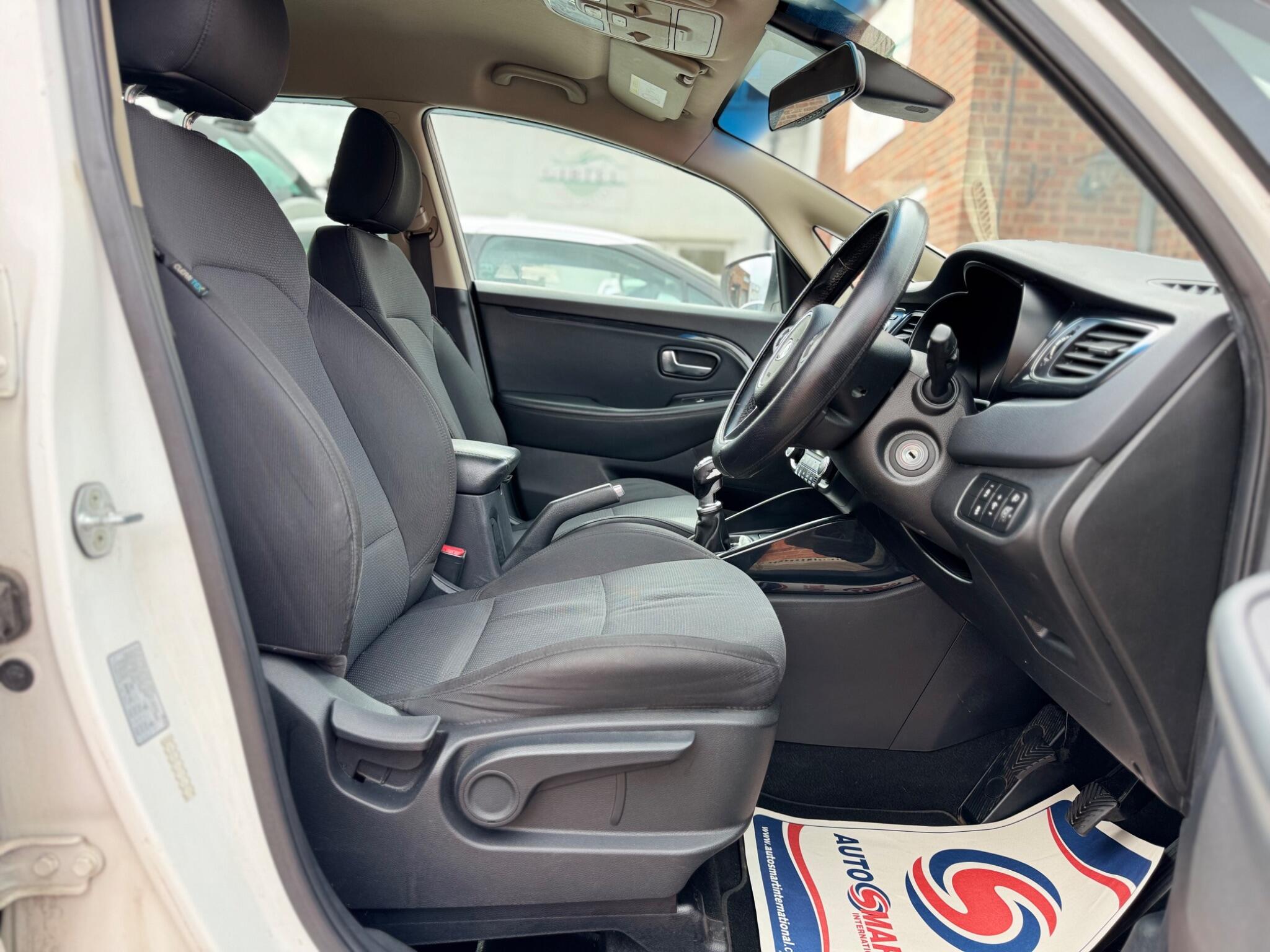 Kia Carens view 13