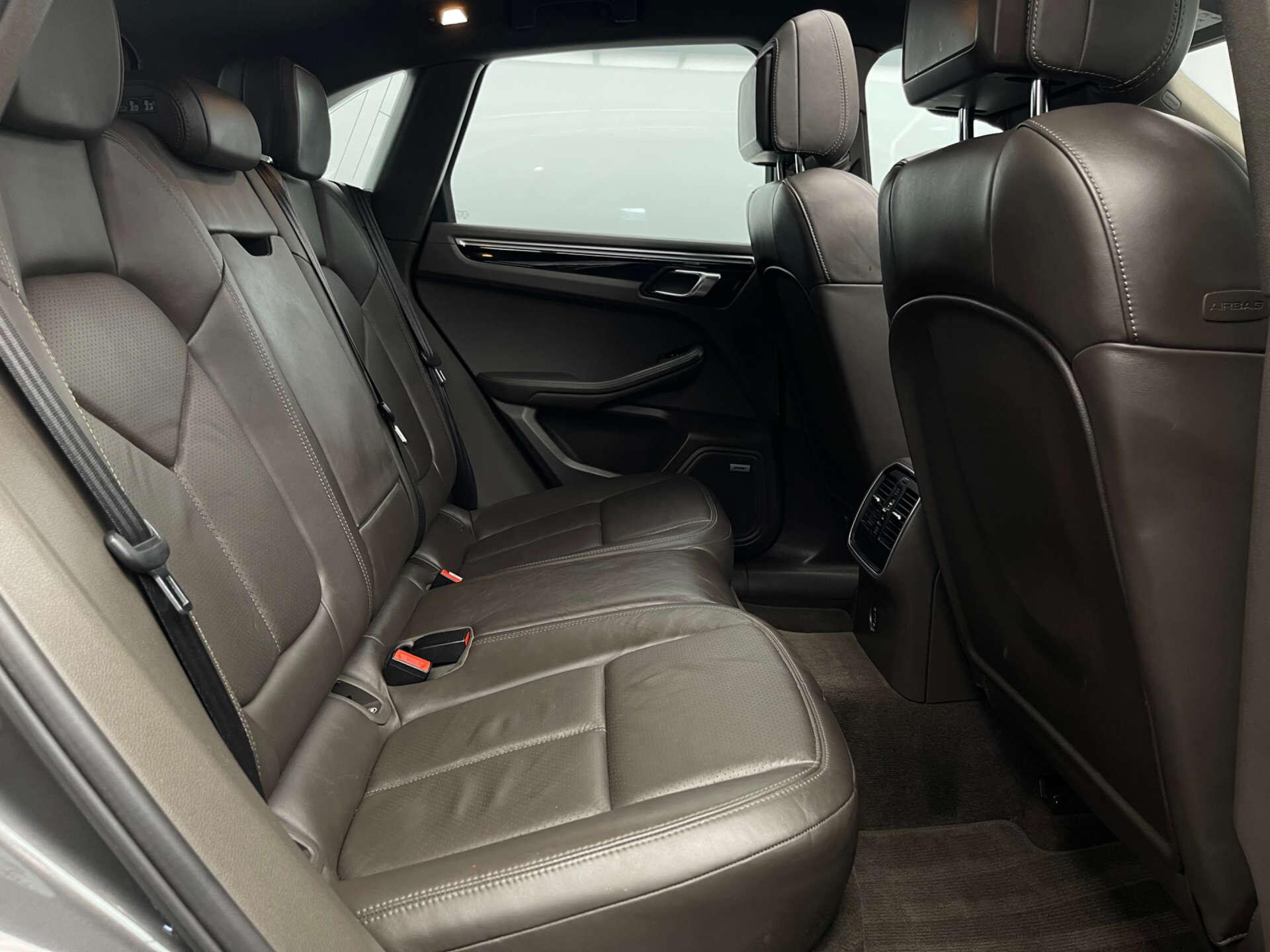 Porsche Macan view 24
