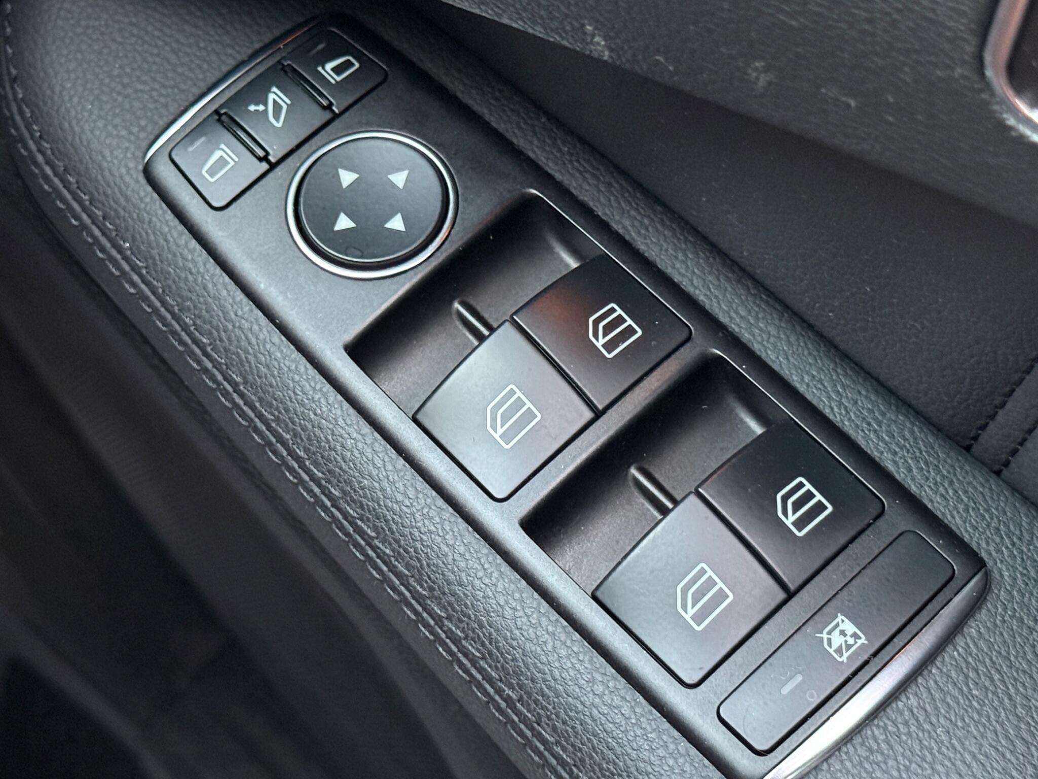 Mercedes-Benz E Class - Image 62