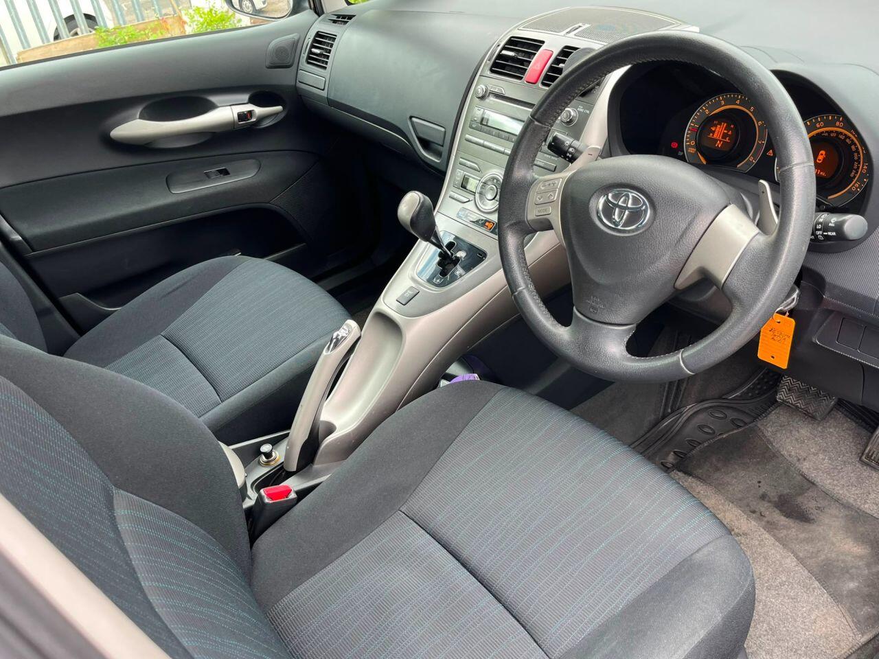 Toyota Auris view 3