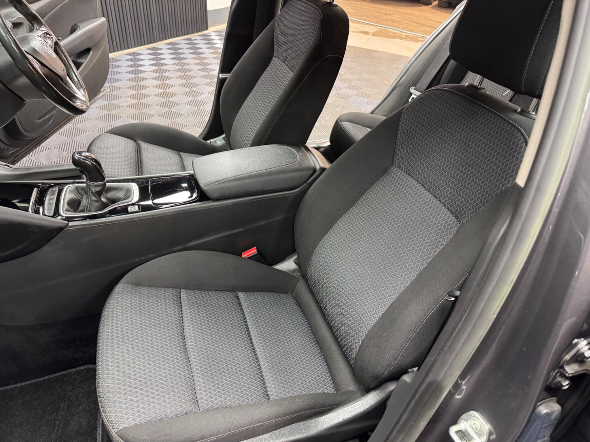 Vauxhall Insignia view 45