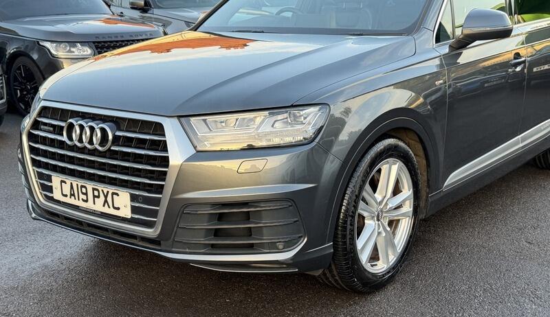 Audi Q7 view 15