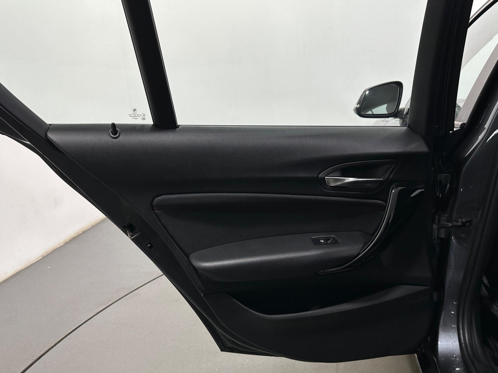 BMW 1 Series view 40