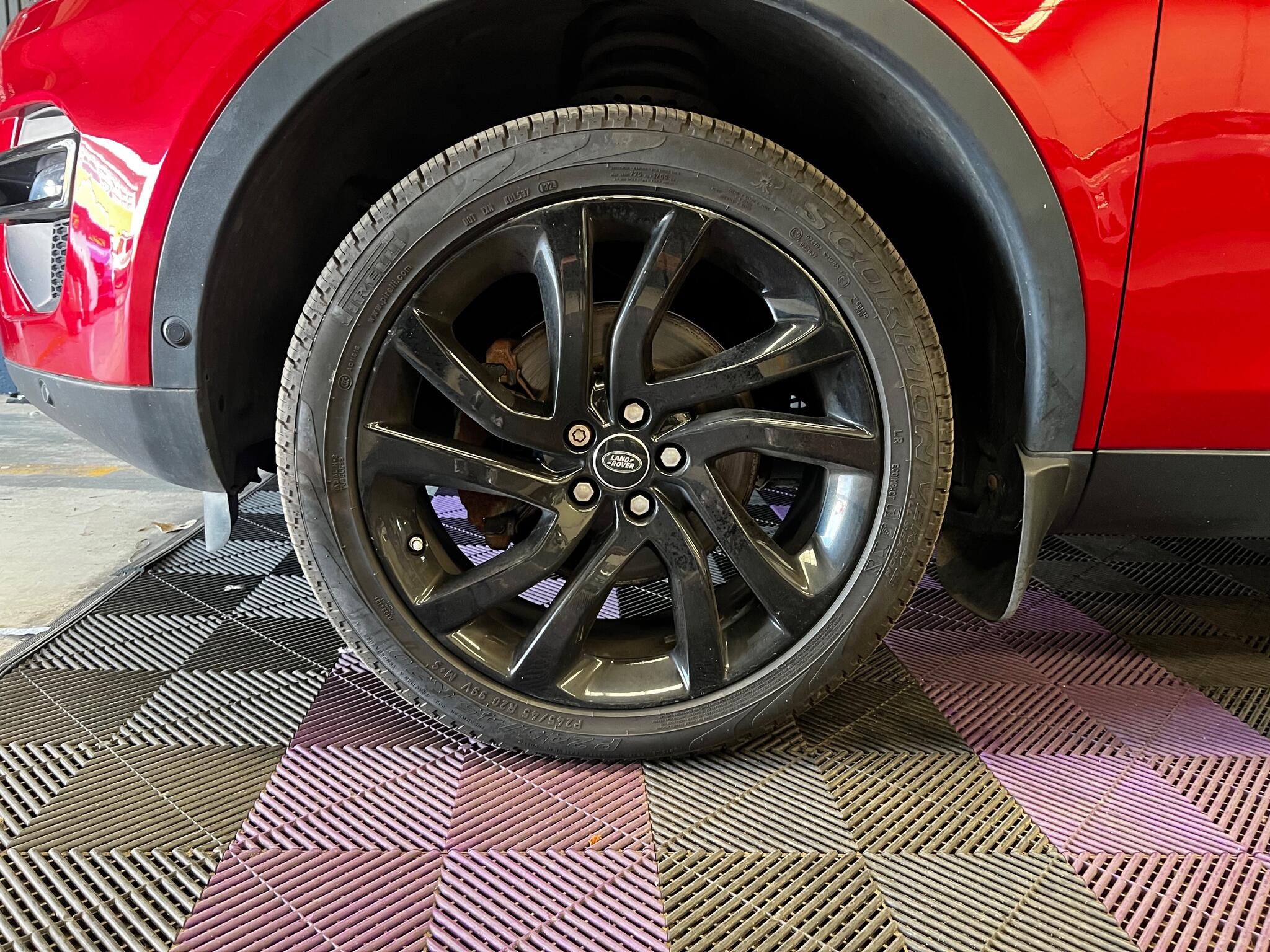 Land Rover Discovery Sport view 46