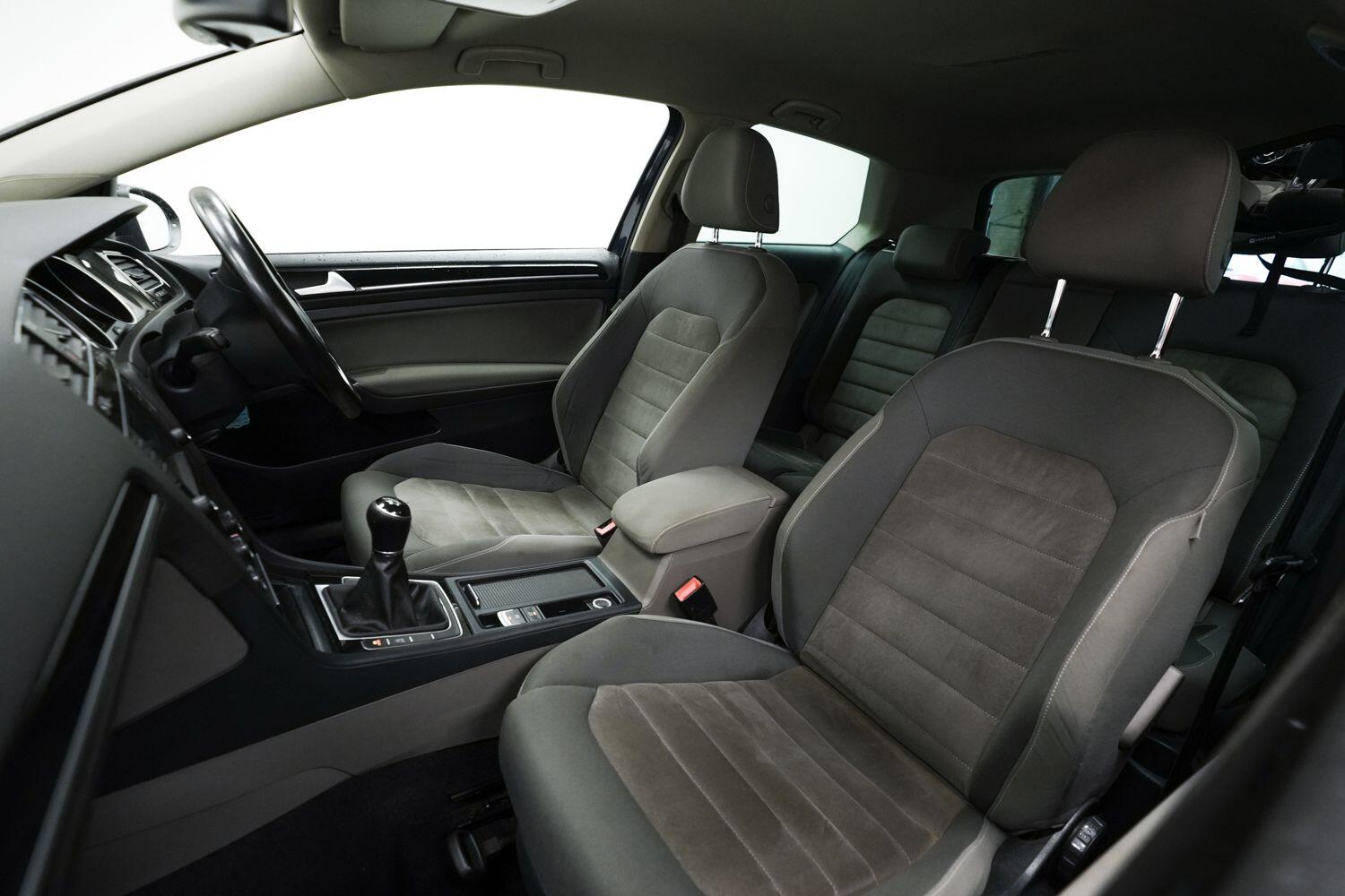 Volkswagen Golf view 23