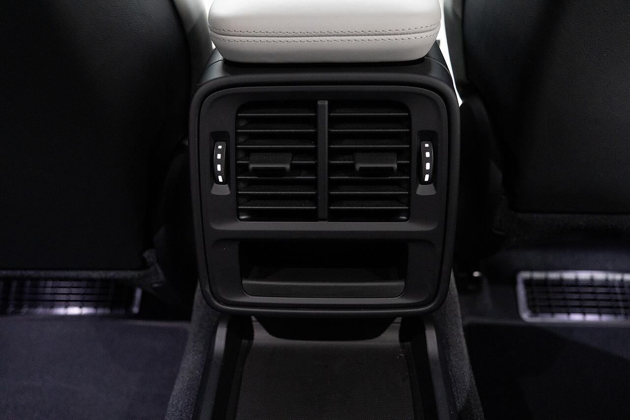 Porsche Taycan view 22