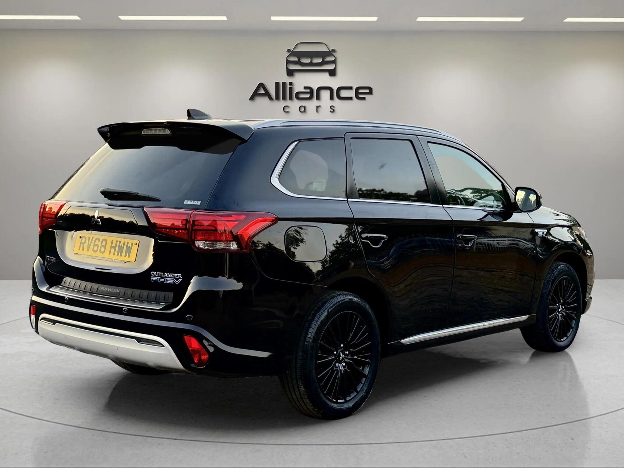Mitsubishi Outlander view 18