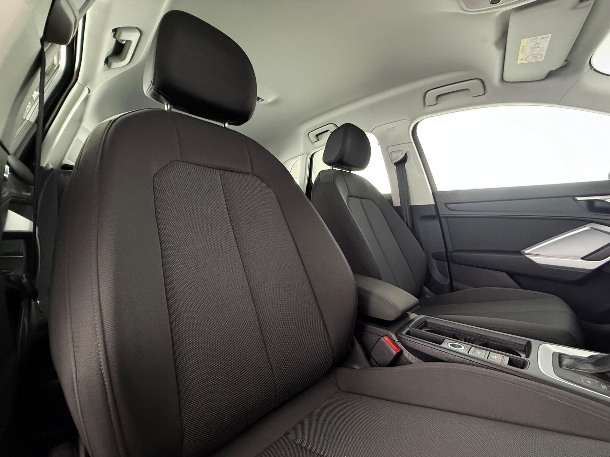 Audi Q3 view 26