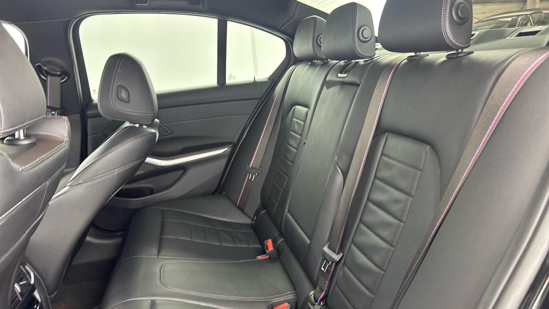 BMW 3 Series view 14