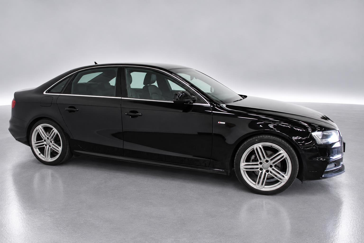Audi A4 view 4