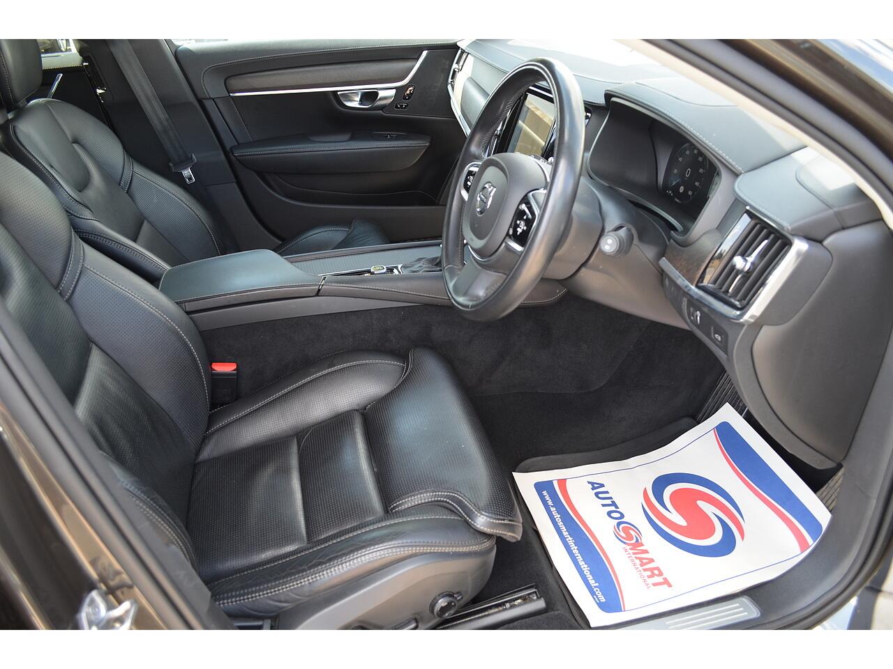 Volvo V90 Cross Country view 13
