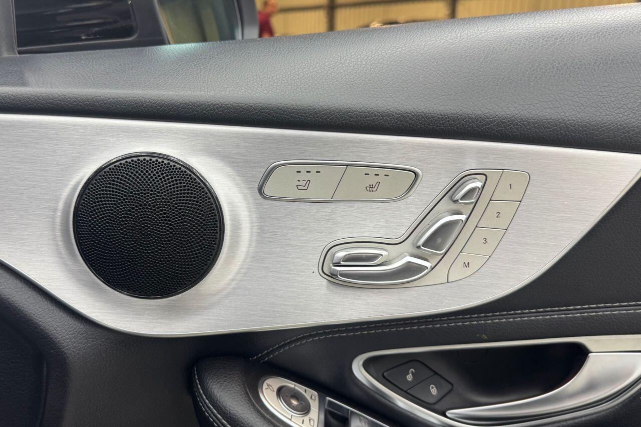 Mercedes-Benz C-Class view 16