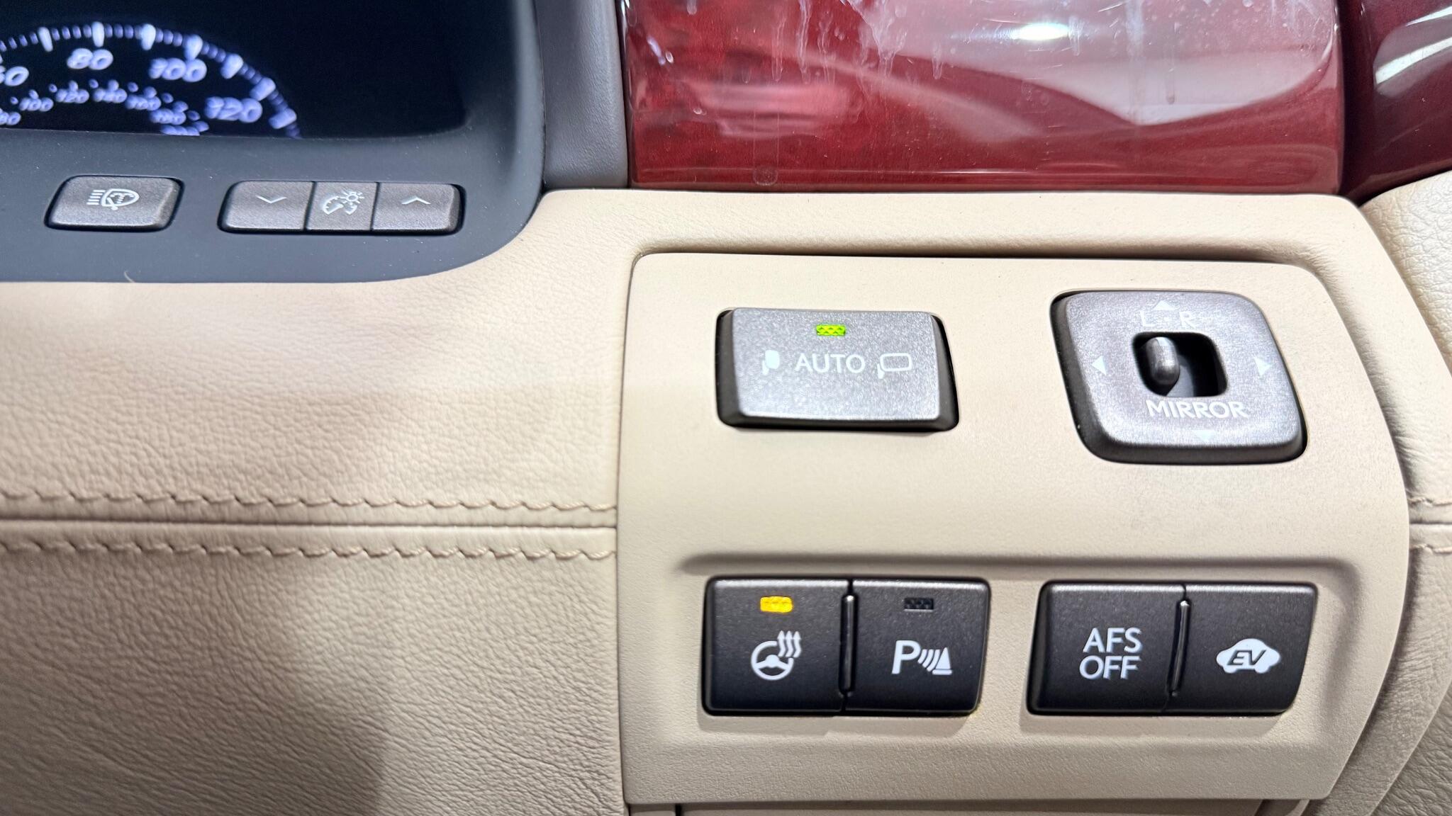 Lexus LS view 19
