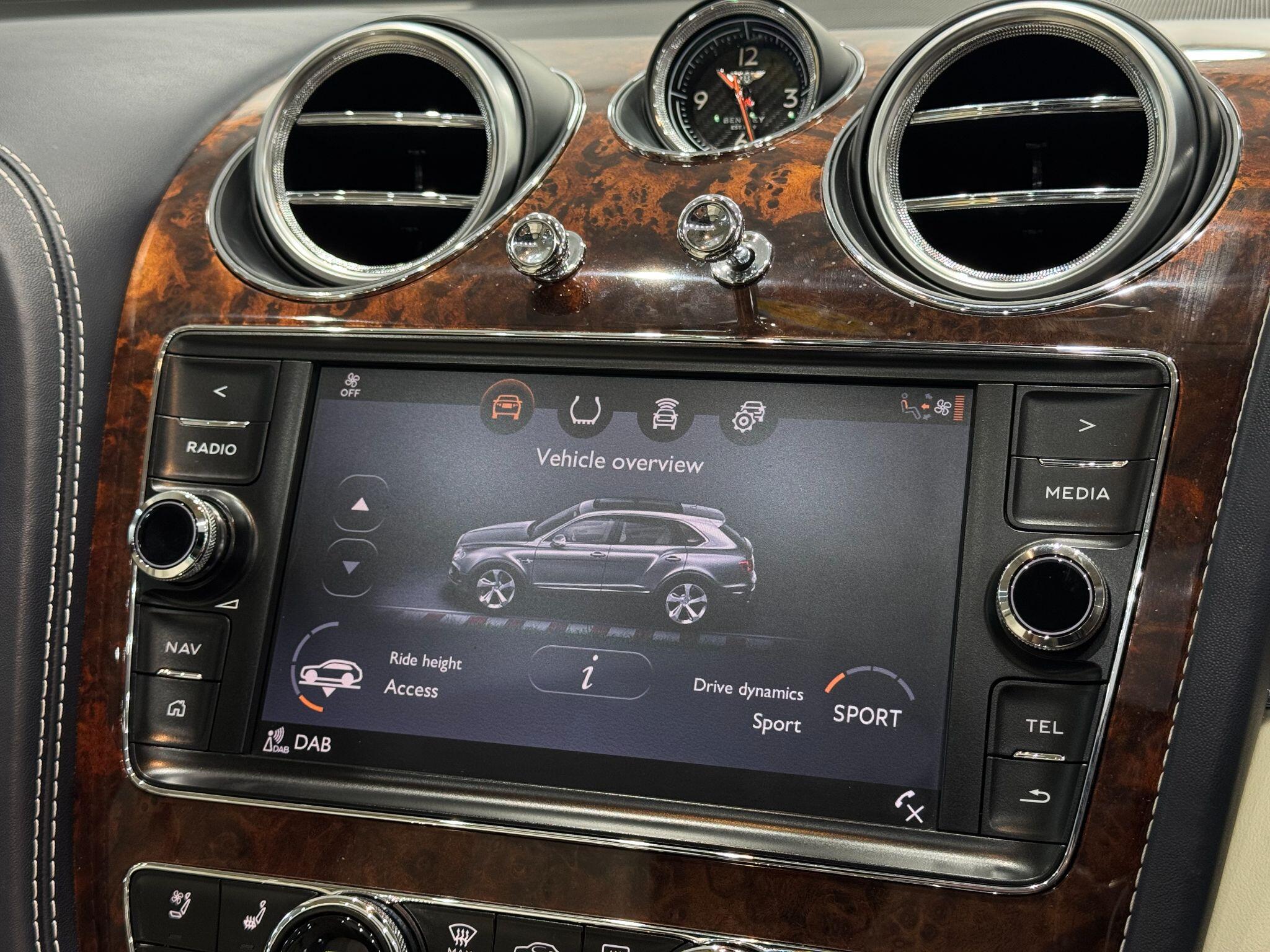 Bentley Bentayga view 30
