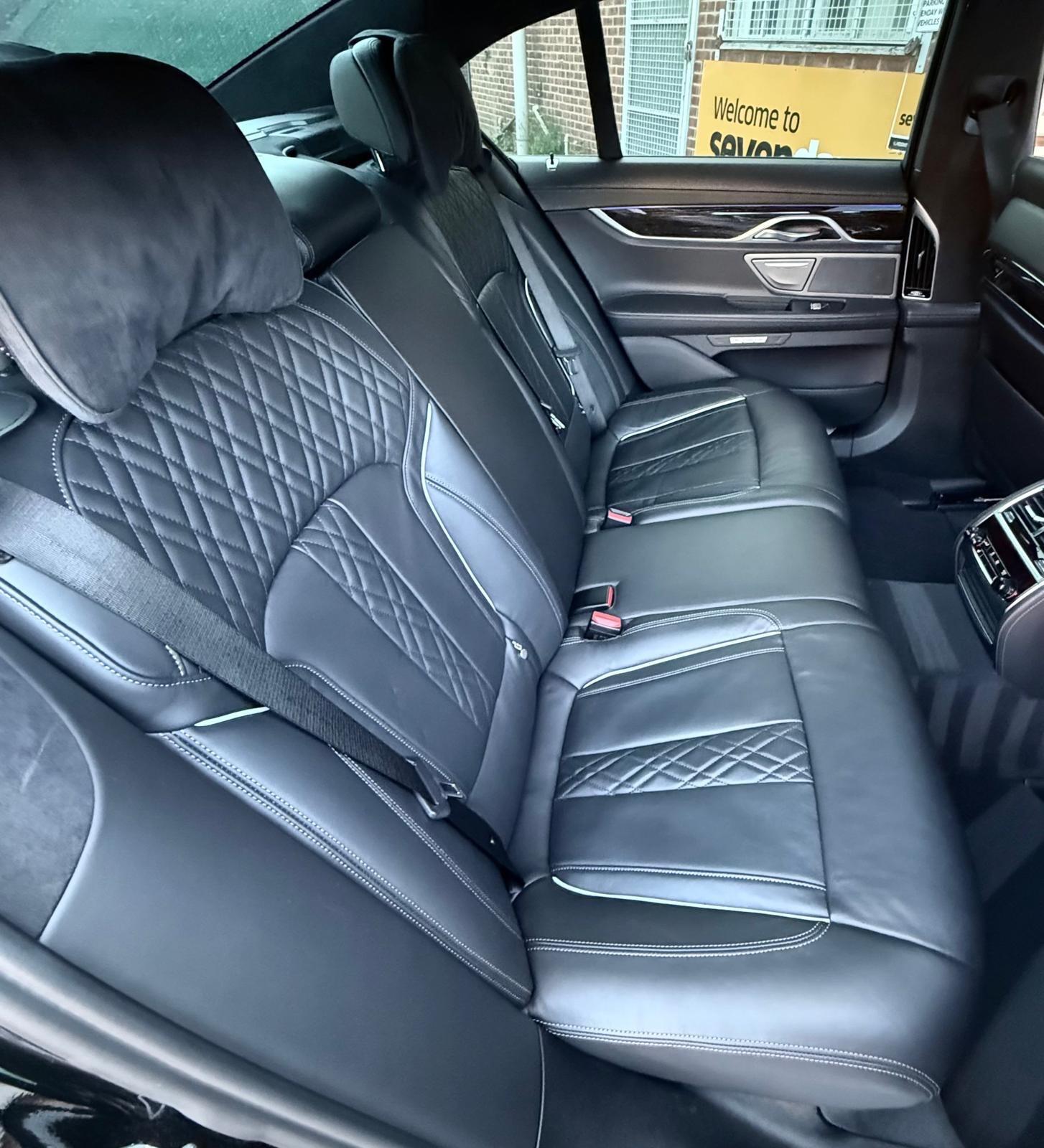 BMW 7 Series view 17