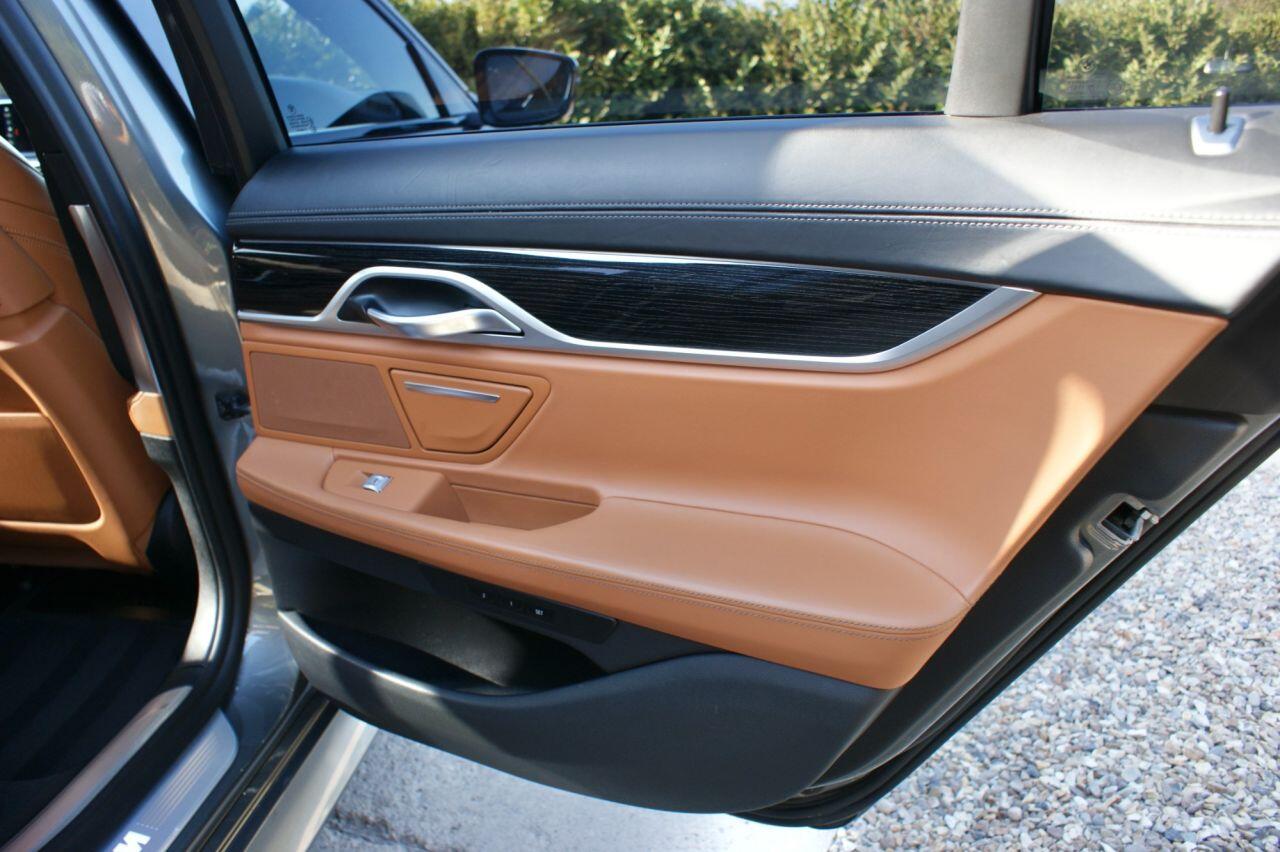 BMW 7 Series view 42