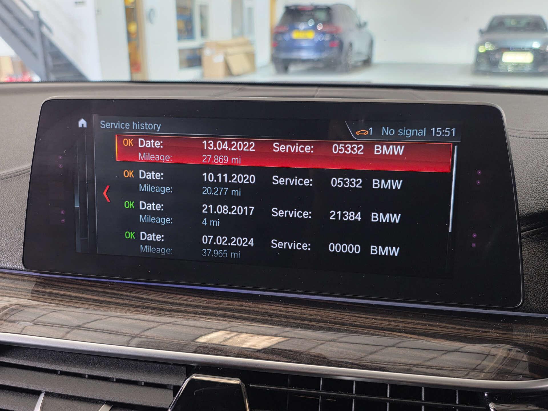 BMW 5 Series view 23