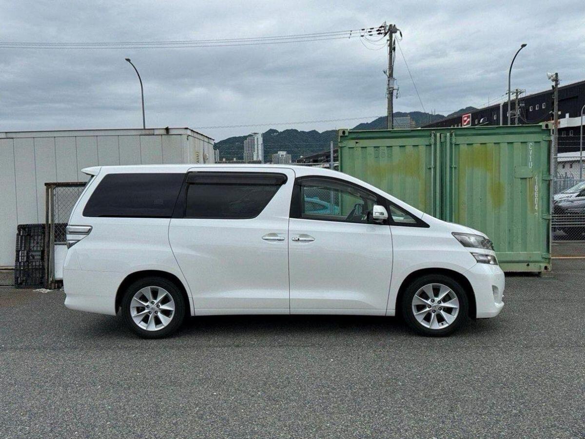 Toyota Vellfire view 6
