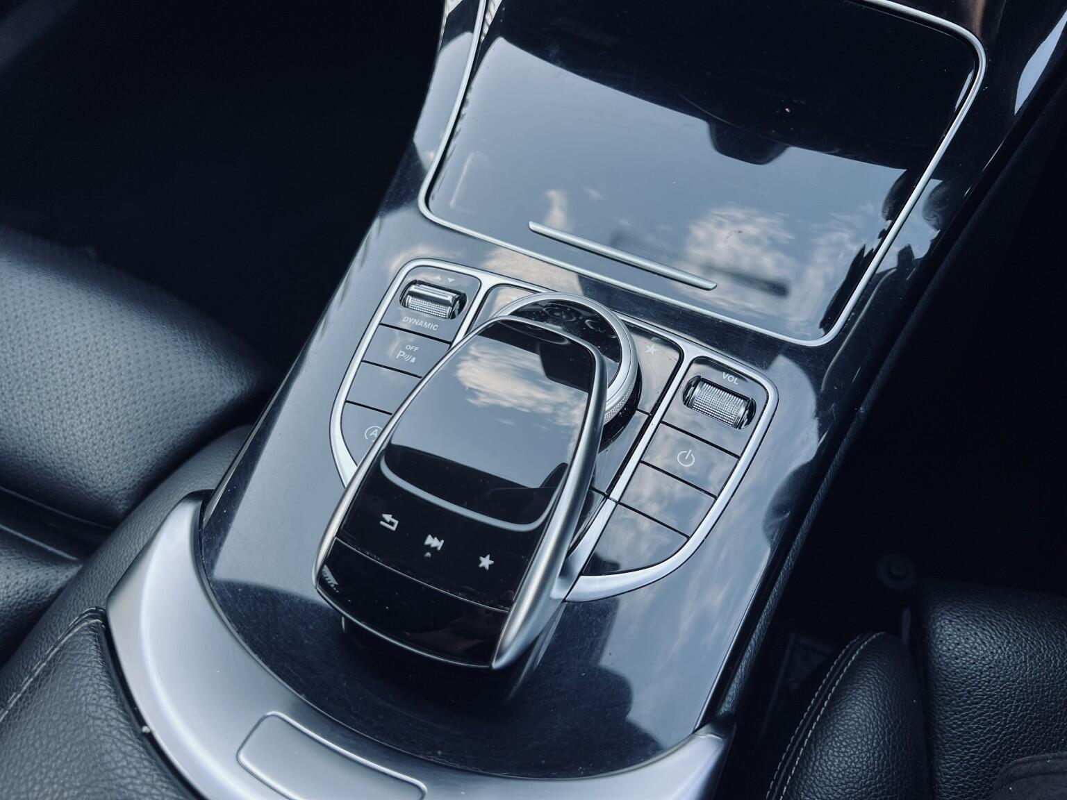 Mercedes-Benz C-Class view 22