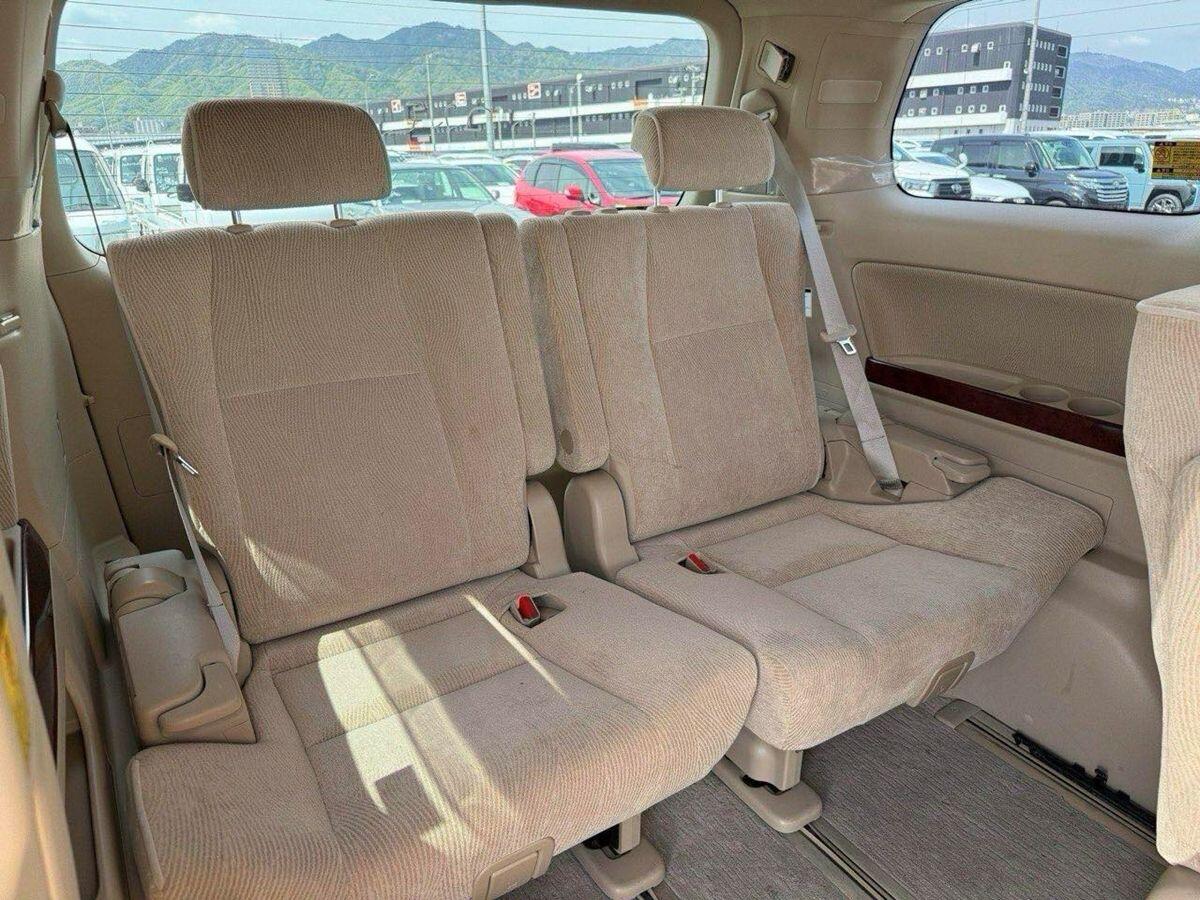 Toyota Alphard view 17