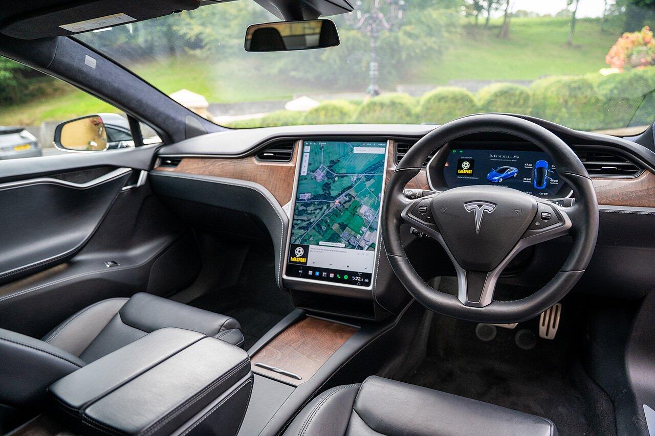 Tesla Model S view 31