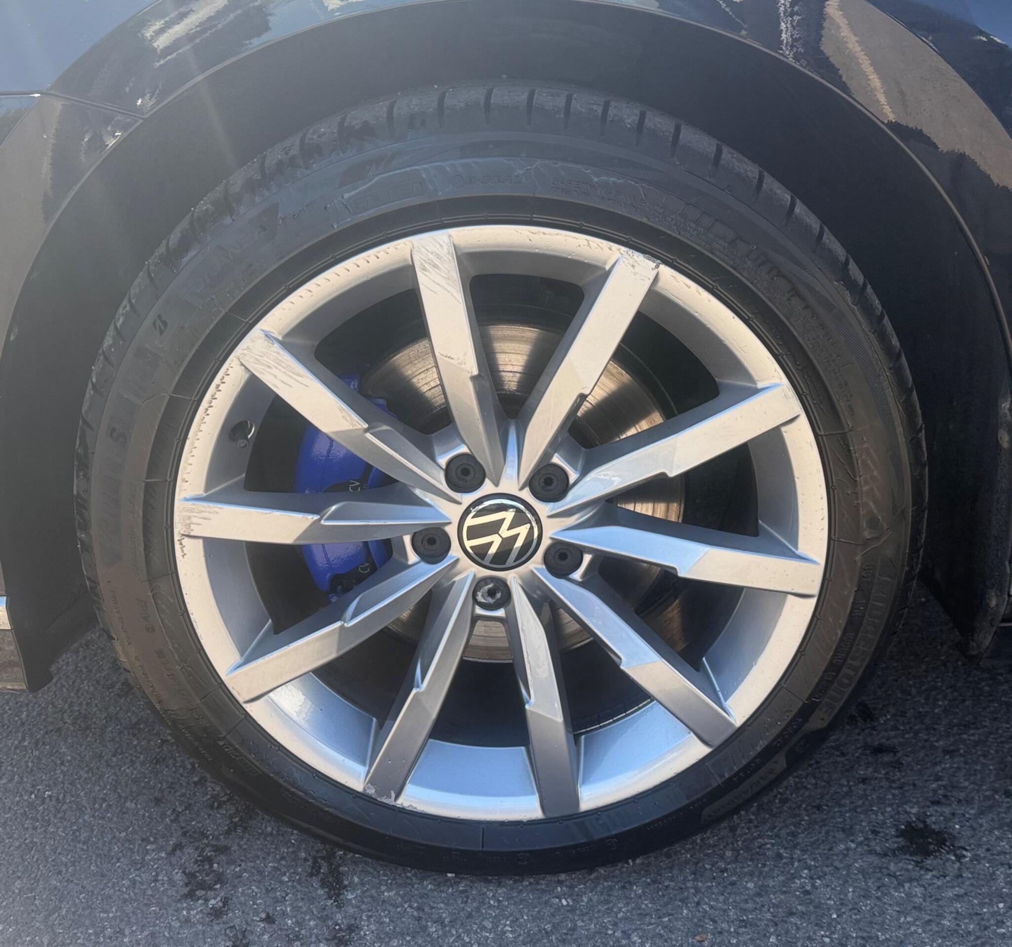 Volkswagen Passat view 25