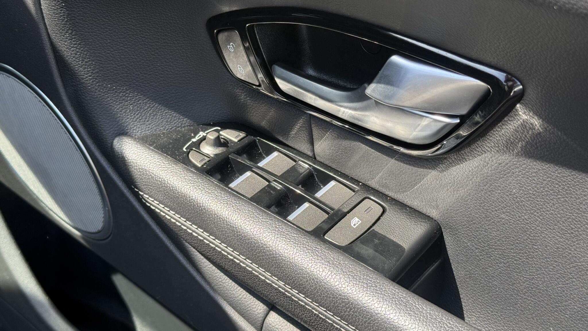 Land Rover Range Rover Evoque view 25