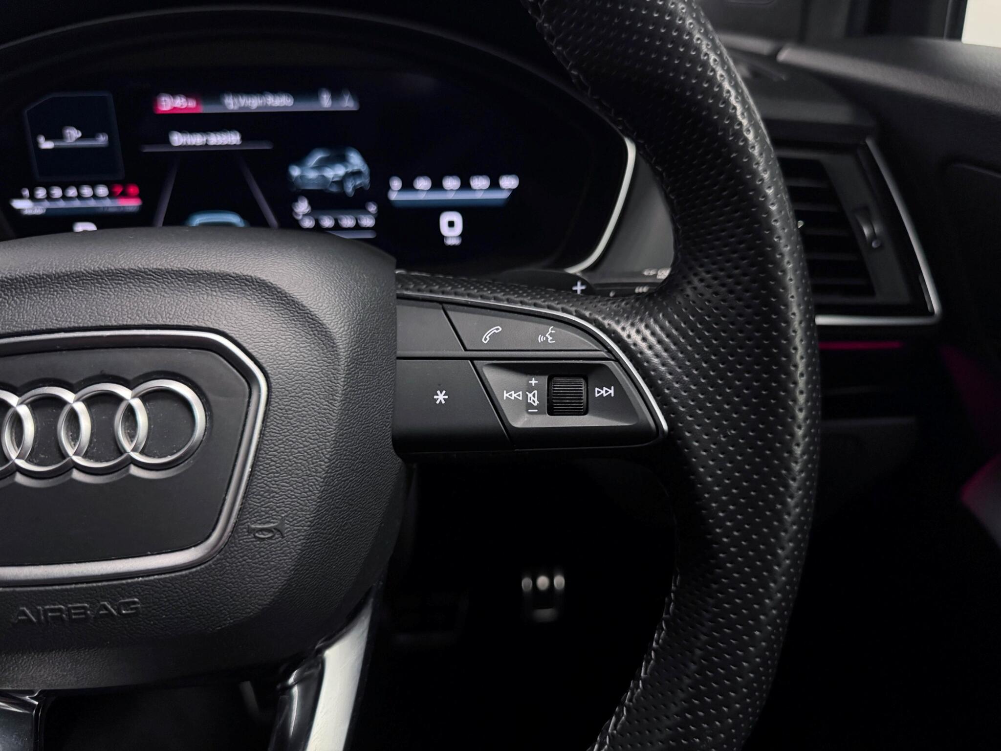 Audi Q5 view 14
