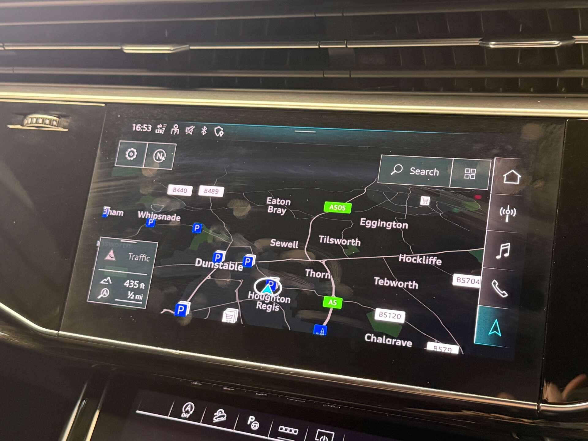 Audi Q8 view 56