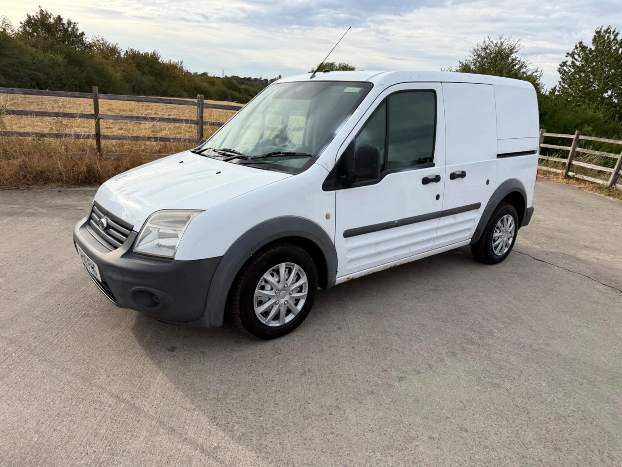 Ford Transit Connect 1.8 TDCi T200 L1 H1 4dr — photo 10 of 86