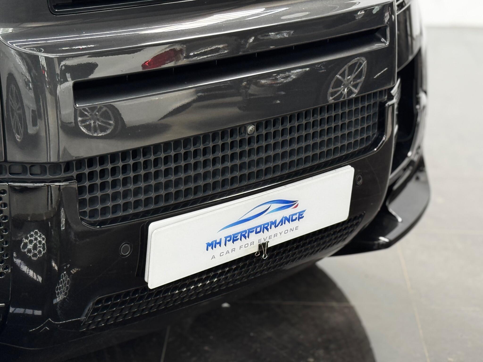 Land Rover Defender view 31