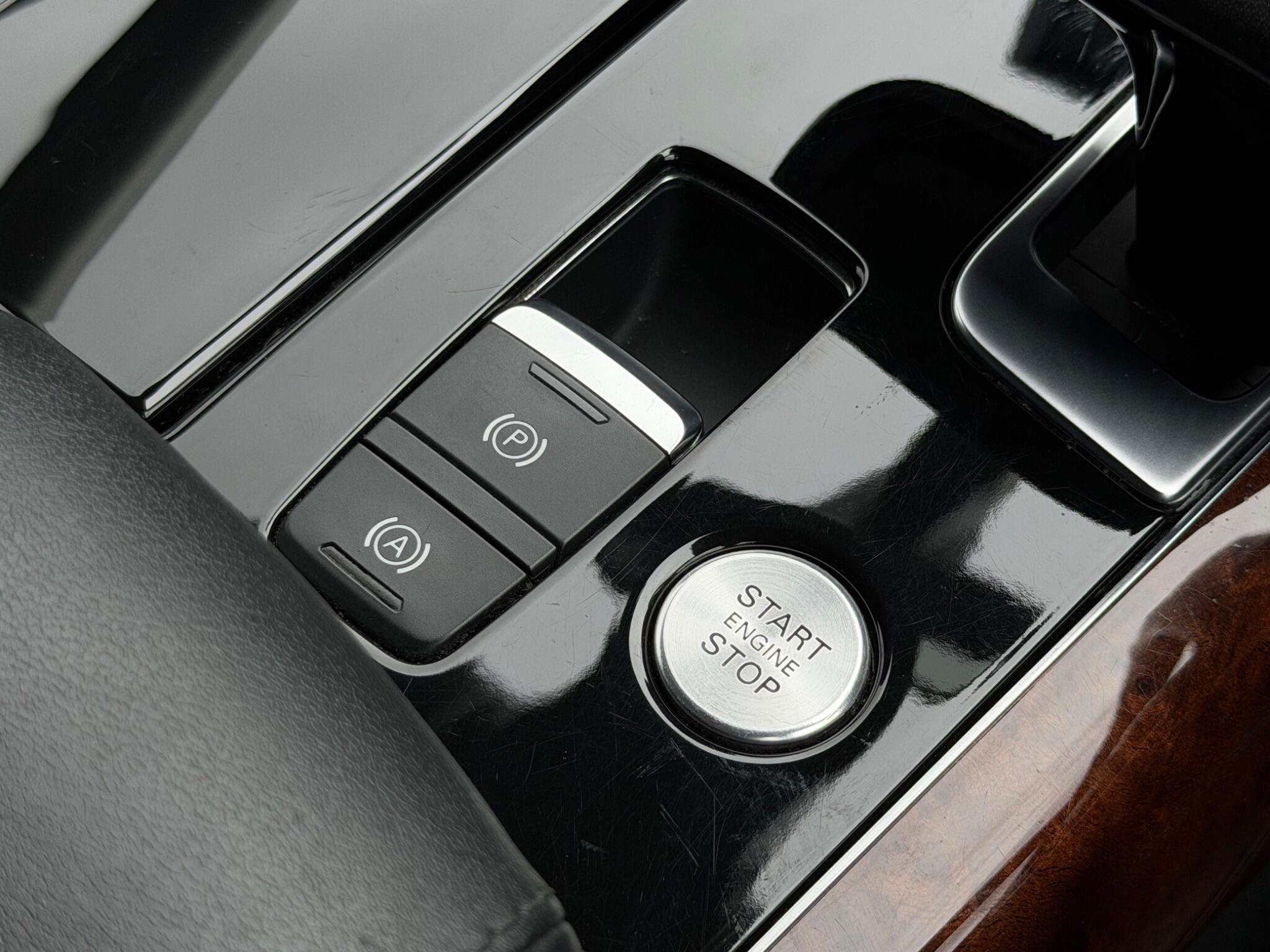 Audi A8 view 43