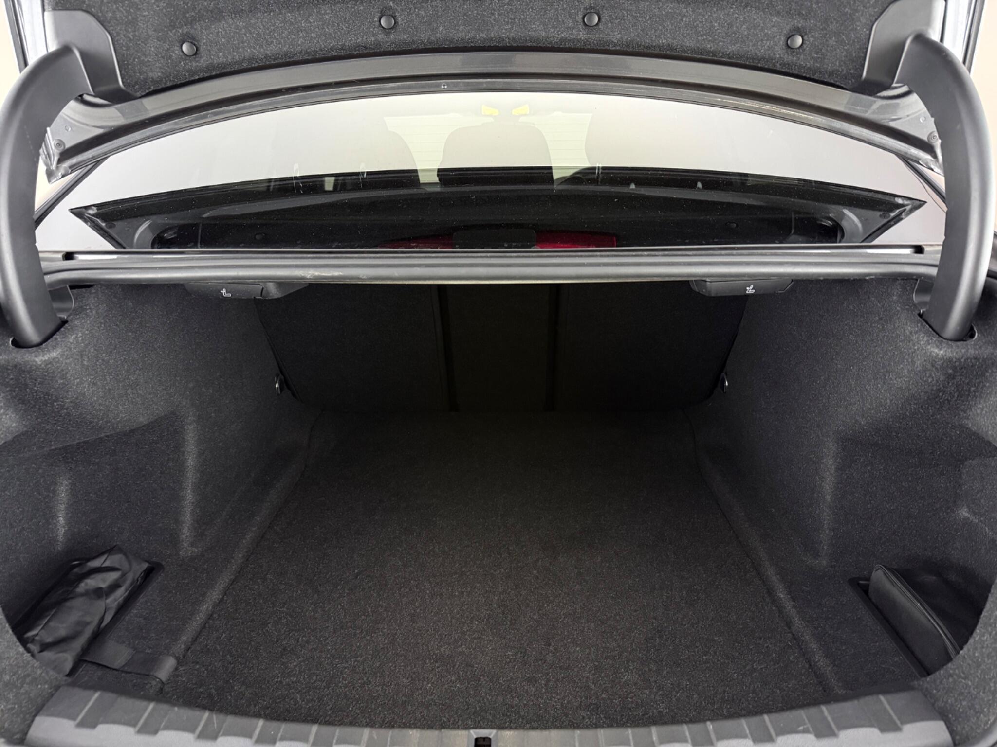 BMW 3 Series view 9