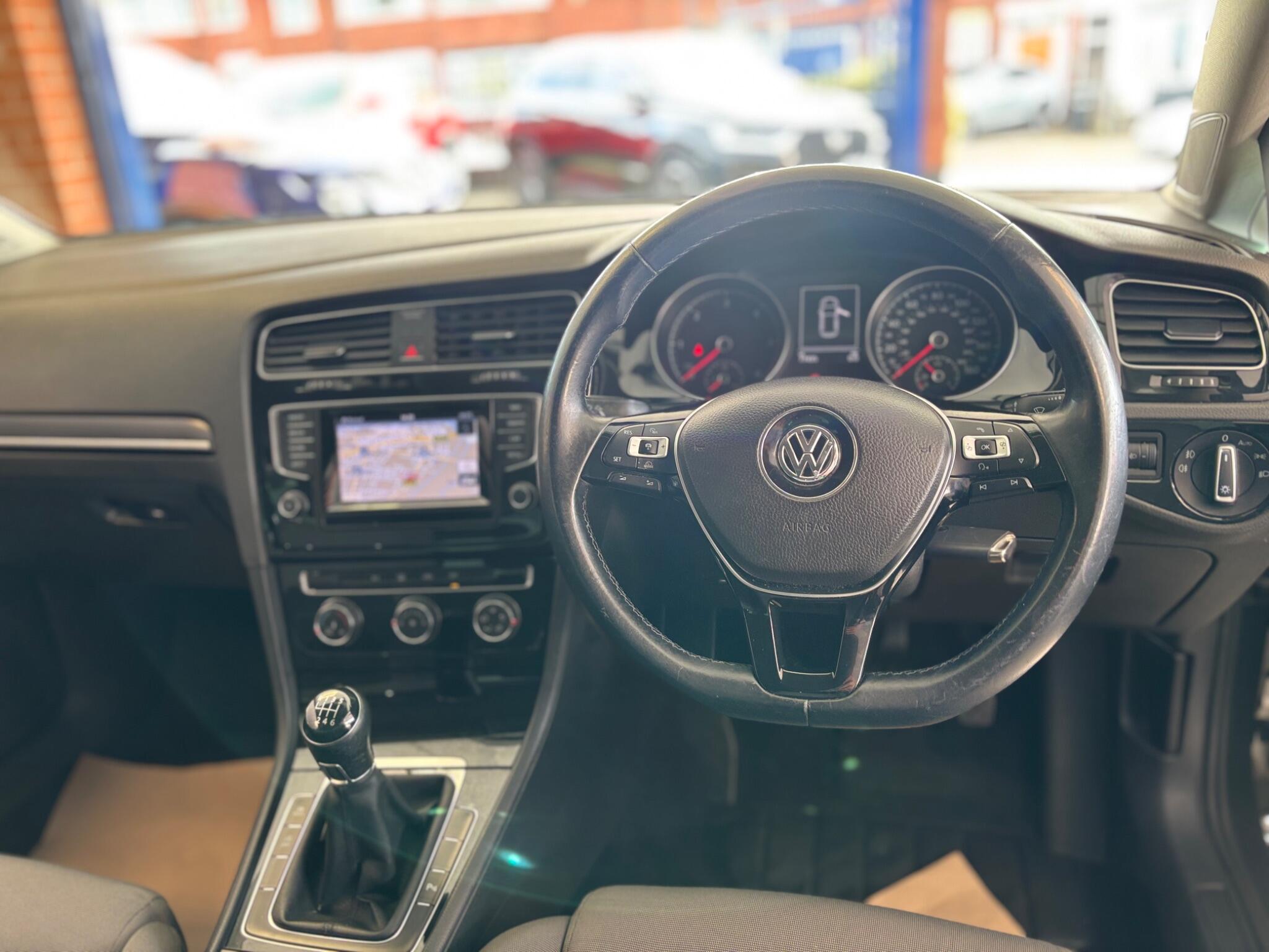 Volkswagen Golf view 28