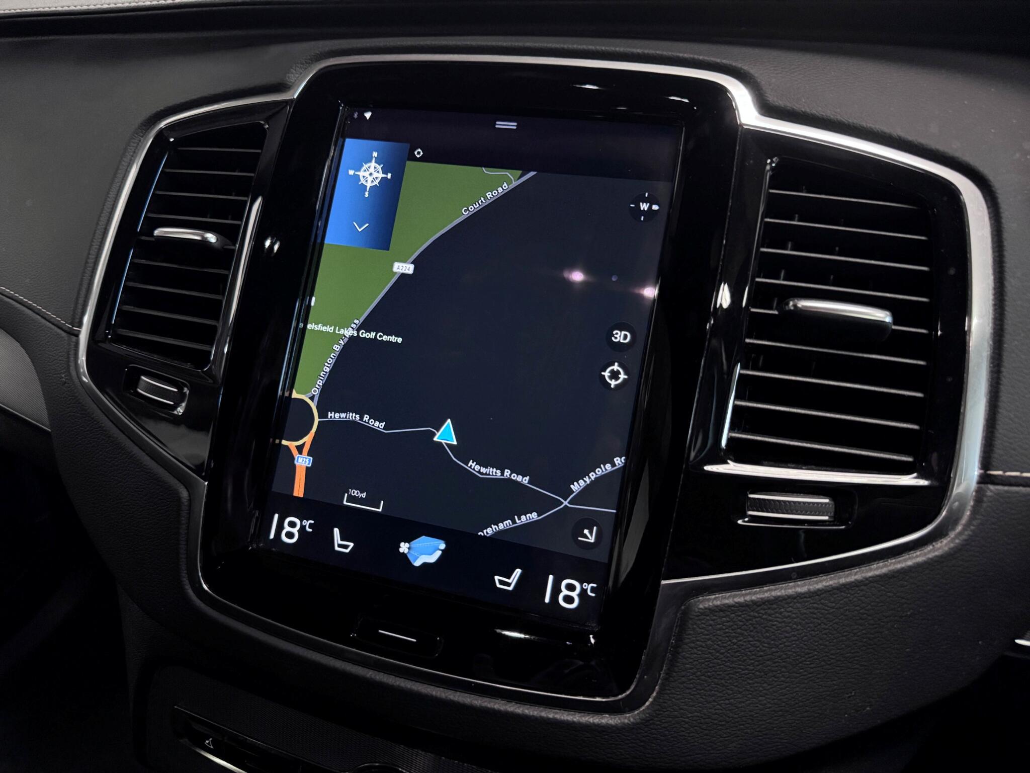 Volvo XC90 view 11